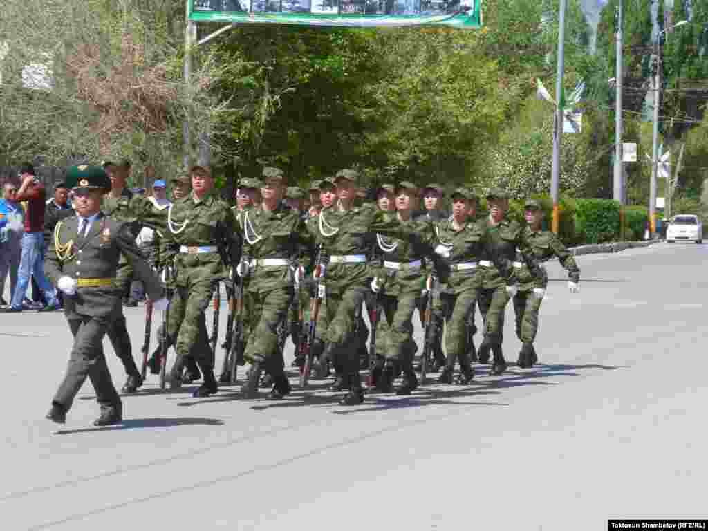 Тайлак баатыр атындагы Нарын чек ара аскер бөлүгүнүн 7 заставасы, 4 посту Ак-Сай, Арпа өрөөндөрүндө орун алган.