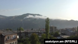 Armenia - Toxic smoke billows from a copper smelter in Alaverdi, 6Sep2018