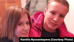 Кирил Нисанбоев бо хоҳараш Комила