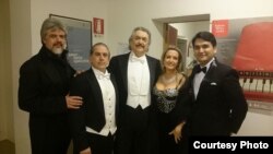 Орозбек Бакытов мугалими Сильвано Карроли жана кесиптешери менен.