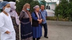 Сузак райондук санитардык-эпидемиологиялык көзөмөл борборунун кызматкерлери.