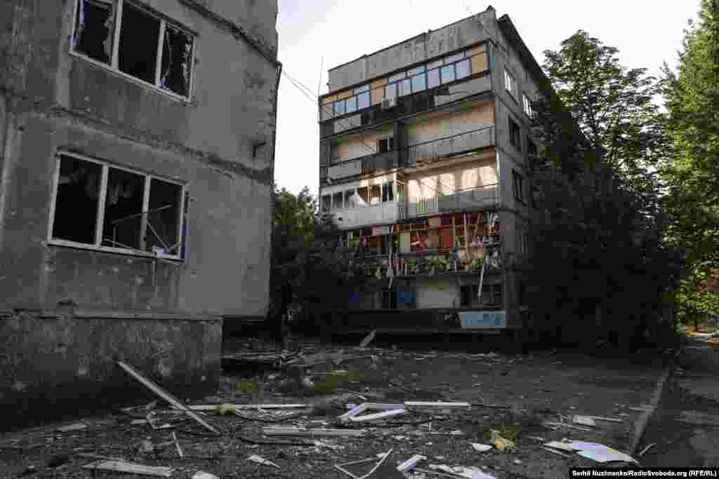 Пошкоджені житлові будинки в Добропіллі від російських обстрілів 