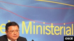 Министр иностранных дел Казахстана Марат Тажин на пресс-конференции после объявления решения о председательствовании Казахстана в ОБСЕ в 2010 году. Мадрид, 30 ноября 2007 года.