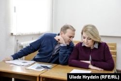 Сьвятлана Калінкіна і юрыст Беларускай асацыяцыі журналістаў Алег Агееў