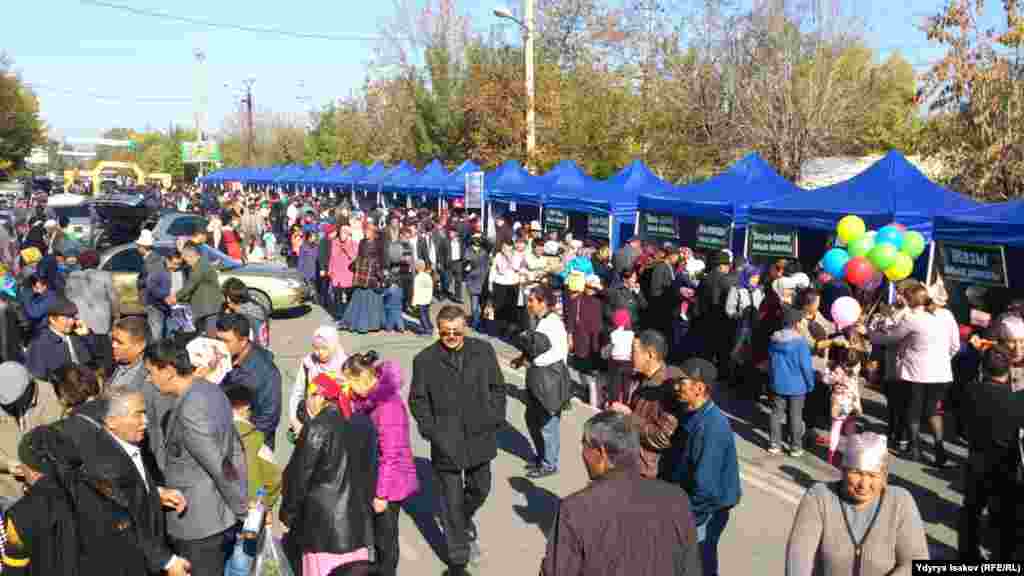 Ош шаарынын күнү &quot;Алтын күз&quot; жармаңкеси менен коштолду.