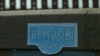 Сделанная вручную табличка &quot;Немцов мост&quot; &ndash; прошлую, из пластика, унесли ночью неизвестные