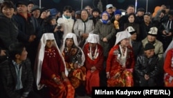 Памирские кыргызы, приехавшие в Кыргызстан в 2017 году. Нарынская область. 