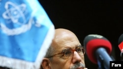 Halkara Atom Energiýa Agentliginiň başlygy Muhammet el Baradei Tährandaky metbugat konferensiýasynda, 4-nji oktýabr, 2009 ý.