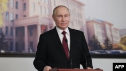 «Російські співвітчизники за кордоном, яких президент РФ Володимир Путін раніше визначив як будь-кого, хто має історичні, культурні чи мовні зв’язки з Росією, є ключовим аспектом кремлівського наративу «Русский мир»