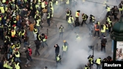 Поліція застосувала сльозогінний газ