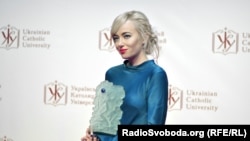 Автор і ведуча програми «Схеми» Наталка Седлецька під час вручення премії «Світло Справедливості» 