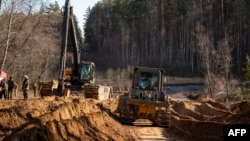 Бульдозэры на палігоне. 27 сакавіка 2025 году