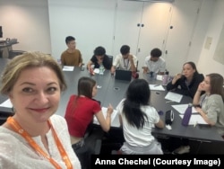 Анна під час заняття в університеті