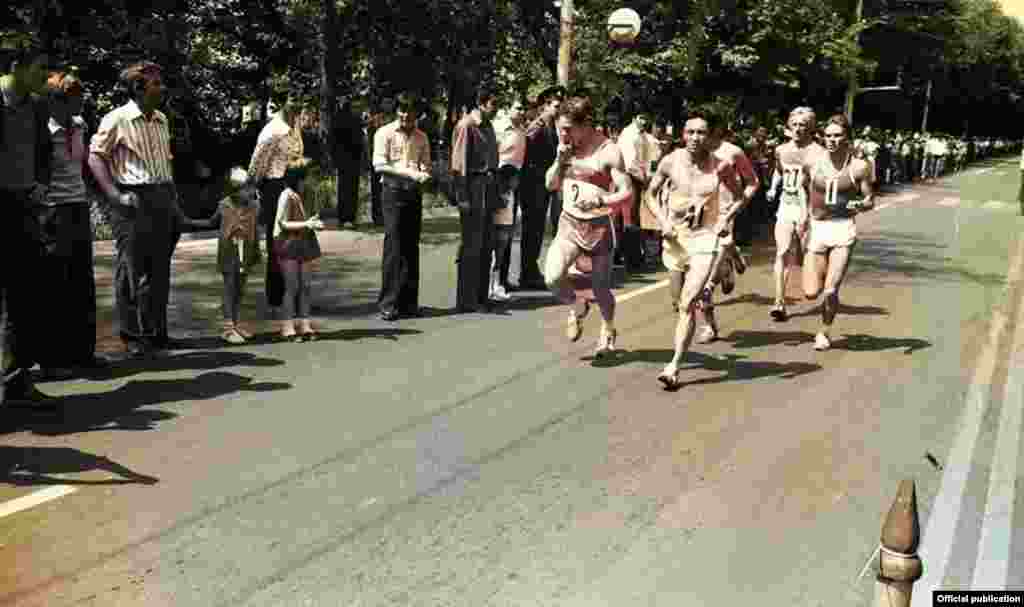 Ошол кездеги СССРдин командасына Европа чемпиону Леонид Мосеев, СССРдин чемпиону Владимир Котов, СССРдин биринчилигинин күмүш медалынын ээси Сатымкул Жуманазаров кирген.&nbsp;