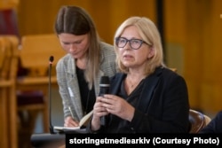 Нобэлеўскую прэмію міра замест Аляся Бяляцкага атрымлівала яго жонка Натальля Пінчук. Яе выступ у парлямэнце Нарвэгіі ў Осла, 8 кастрычніка 2024 году