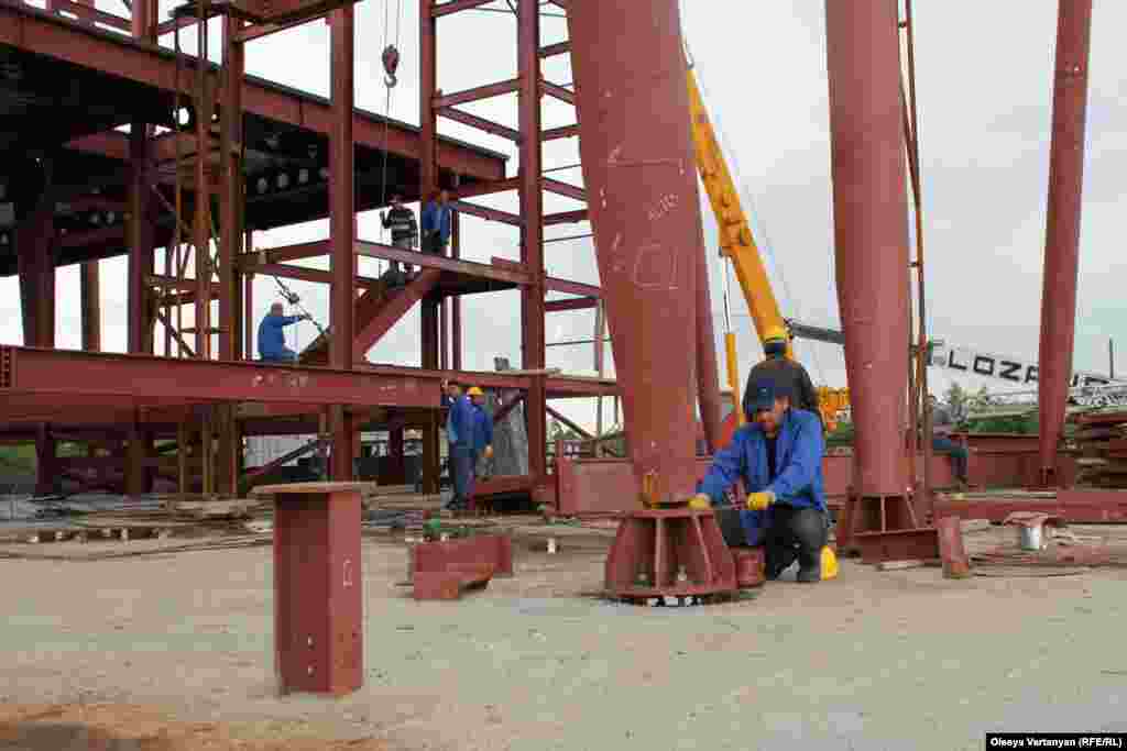 Стройку собираются завершить до конца этого года