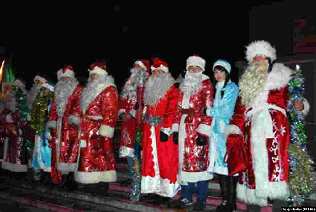 Кечки саат 8де башталган салтанатка 25 миң адам катышканы айтылууда. &nbsp;