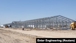 Строительство новой инфекционной больницы под Ташкентом. 22 апреля 2020 года.