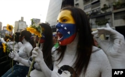 Демонстрация оппозиционных студентов в Каракасе с требованием рассказать правду о состоянии Чавеса. 4 марта 2013 года