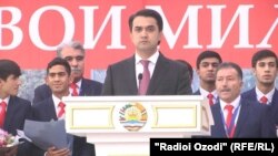 Рустам Эмомали тадбирларнинг бирида.