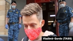 Юрий Дудь (на первом плане)