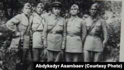 Асамбай Иманалиевдин аскерге баргандагы сүрөтү.