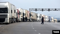 Грузавікі на беларуска-літоўскай мяжы, архіўнае фота