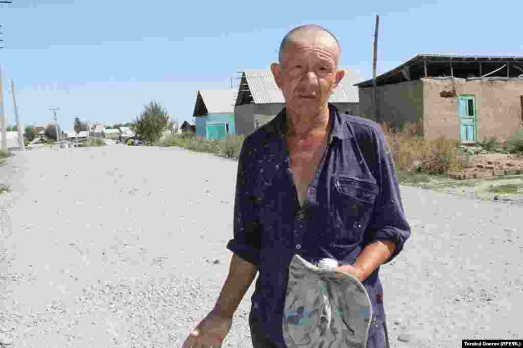 Турсуналы Козубаев аксакал озу жашы алтымышты ашып, азыр неберелерди тарбиялоо менен алек