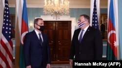 Ադրբեջանի արտաքին գործերի նախարար Ջեյհուն Բայրամովը և ԱՄՆ պետական քարտուղար Մայք Փոմփեոն, Վաշինգտոն, 23 հոկտեմբերի, 2020 թ. 