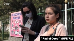 Parwin Jahongiri (sagda) öz makalasynda, ýaş aýallaryň iş ýerlerinde zorluga ýa-da ýanalma duşar bolanlarynda, gorkmazlygy hem aýtmaga çekinip gezmezligi üçin, aýratyn ähmiýet berendigini aýdýar.