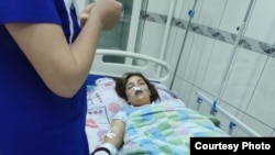 21 yanvar kechqurun kasalxonaga o‘zi kirib borgan 16 yashar E’zozaning jonsiz tanasi 23 yanvar kuni yaqinlariga topshirildi.