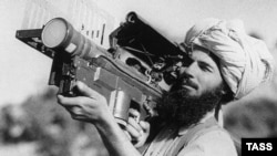 یک مجاهد افغان با راکت استنگر 28 10 1991