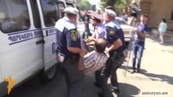 Նախագահականի մոտ ցուցարարներից 9-ը բերման ենթարկվեցին