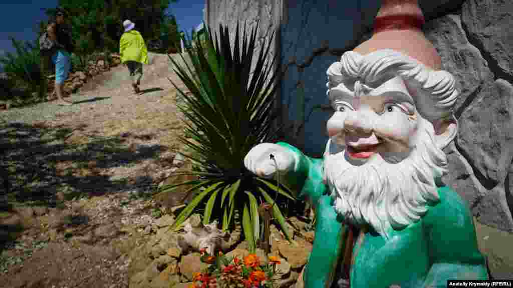 Гномик с ключами на улице Подгорная