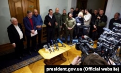 Президент України Володимир Зеленський і прем'єр-міністр Денис Шмигаль, прем'єр-міністр Польщі Матеуш Моравецький та віцепрем'єр-міністр Ярослав Качинський, прем'єр-міністр Чехії Петр Фіала та прем'єр-міністр Словенії Янез Янша під час спільного брифінгу в Києві, 15 березня 2022 року