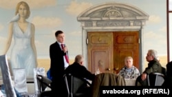 Выступае Артур Фінькевіч