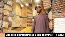 همه دکانداران و اصنافی‌که سالانه تا دو میلیون افغانی فروشات دارند، معاف هستند، بیشتر از دو میلیون فروشات داشته باشد، تابع ۰.۳ فیصد مالیه می‌شوند