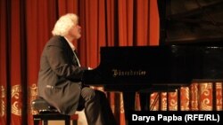 Но для абхазского слушателя пианист составил концерт исключительно из музыки Людвига ван Бетховена. Фото автора