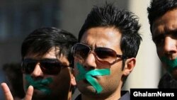 Оппозициянын колдоочулары үнүн «башкача» чыгара башташты