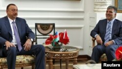 Встреча президентов Турции (справа) и Азербайджана, Стамбул, 7 июня 2010 г. 