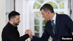 Владимир Зеленский  жана Педро Санчес.