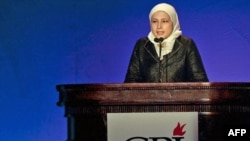 Dagystanda orsça çykýan “Çernowik” atly garaşsyz hepdeligiň habarçysy Nadira Isaýewa Nýu Ýorkda, 23-nji noýabr.