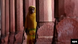 یک دختر زیر سن در پاکستان