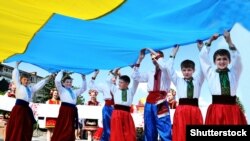 Урочисте підняття державного прапора з участю президента 23 серпня 2018 року вперше відбулося не в столиці Києві, а в Дніпрі