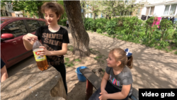 Внучки Людмилы Трубей – Саша и Даша, которых женщина вывезла из оккупации