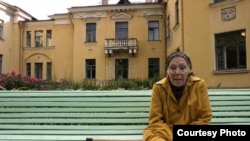 Дом ветеранов сцены им. М.Г. Савиной. Петровский остров, Санкт-Петербург. Осень 2005 г. [Фото — <a href="http://vivovoco.rsl.ru/SOS/PHOTO/PAGE00.HTM" target="_blank">Алексей Царев</a>]