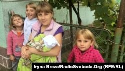 Етнічна угорка Тімея Лешко з дітьми, Закарпаття, вересень 2017 року