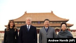 АКШ президенти Доналд Трамп жана Кытайдын лидери Си Цзинпин жубайлары менен. 8-ноябрь, 2017-жыл. Бээжин.