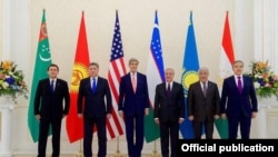 Встреча группы "5+1" состоялась в прошлом году в Самарканде