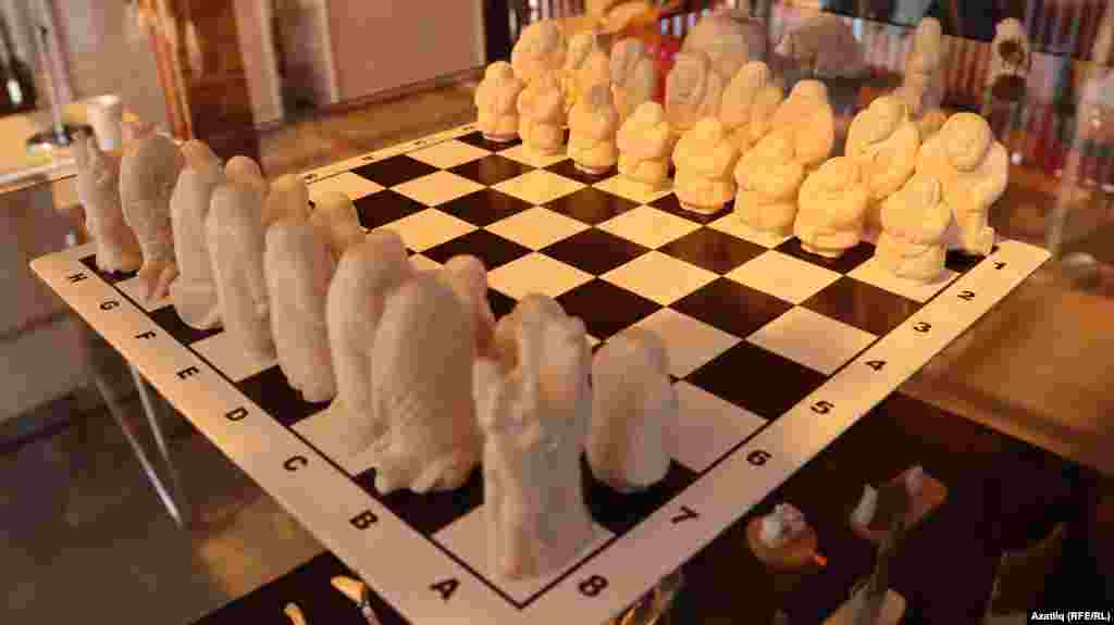 Мамонт сөягеннән ясалган шахмат (150 мең сум тора)